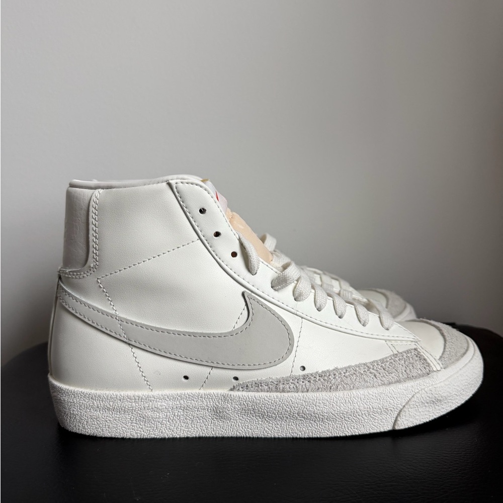 Nike Blazer Mid 77 Vintage Sneakers Light Bone Women’s 8.5 – New Without Box